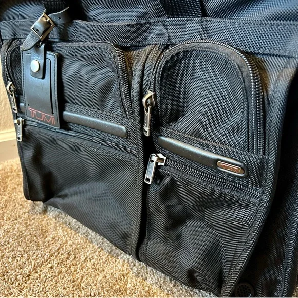 Tumi wheeled deluxe brief, Model 26104D4. - Picture 3 of 14